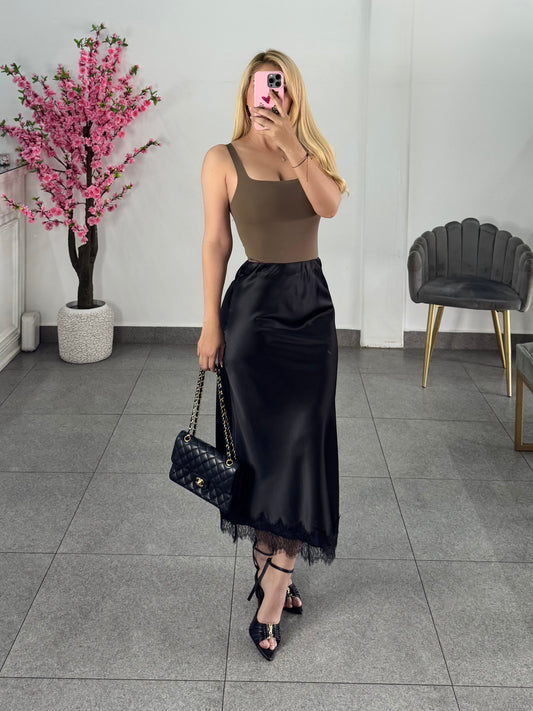 Falda Satin negra encaje