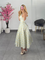 Vestido midi azul claro floreado