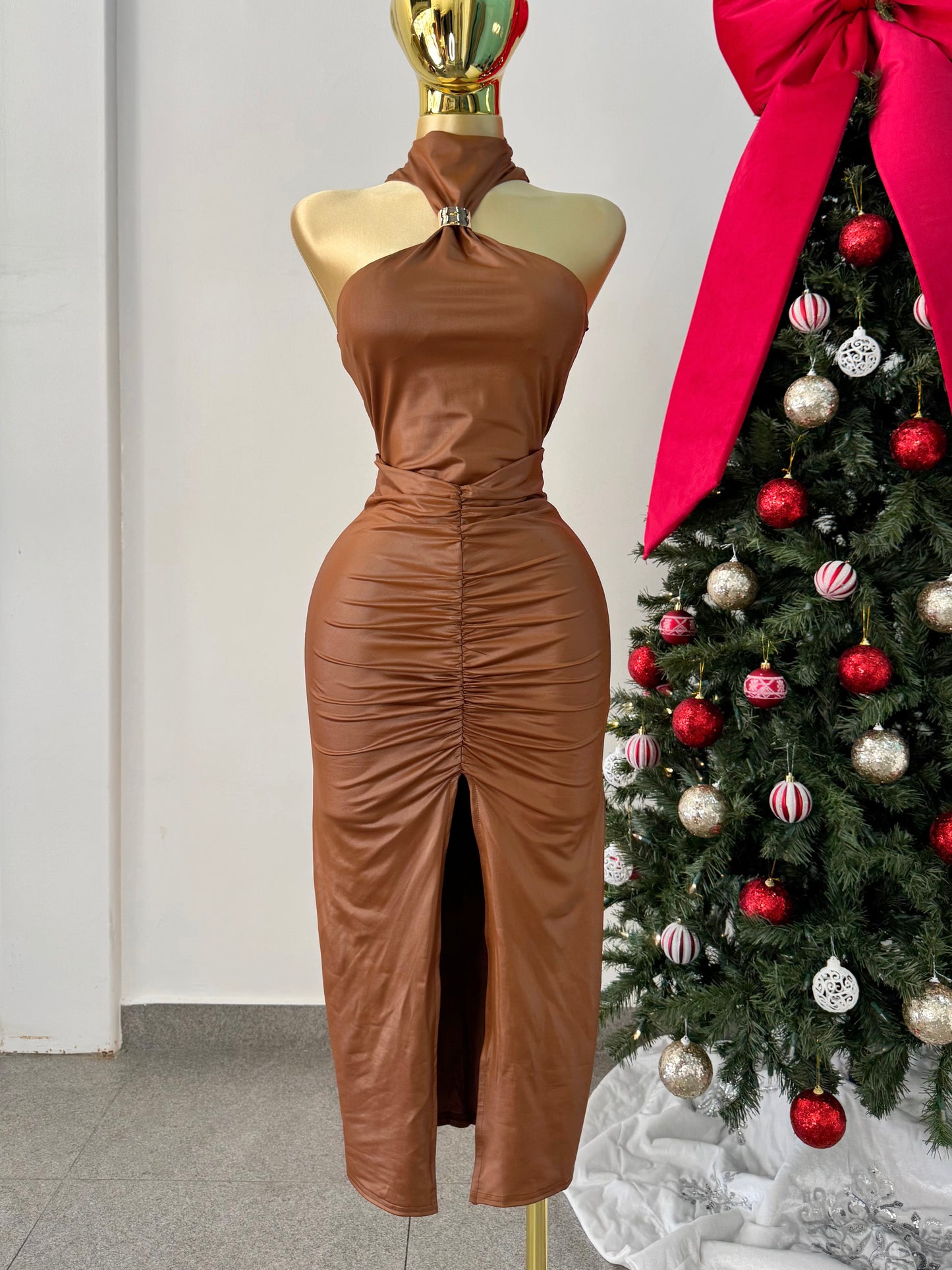 Vestido vinipiel camel