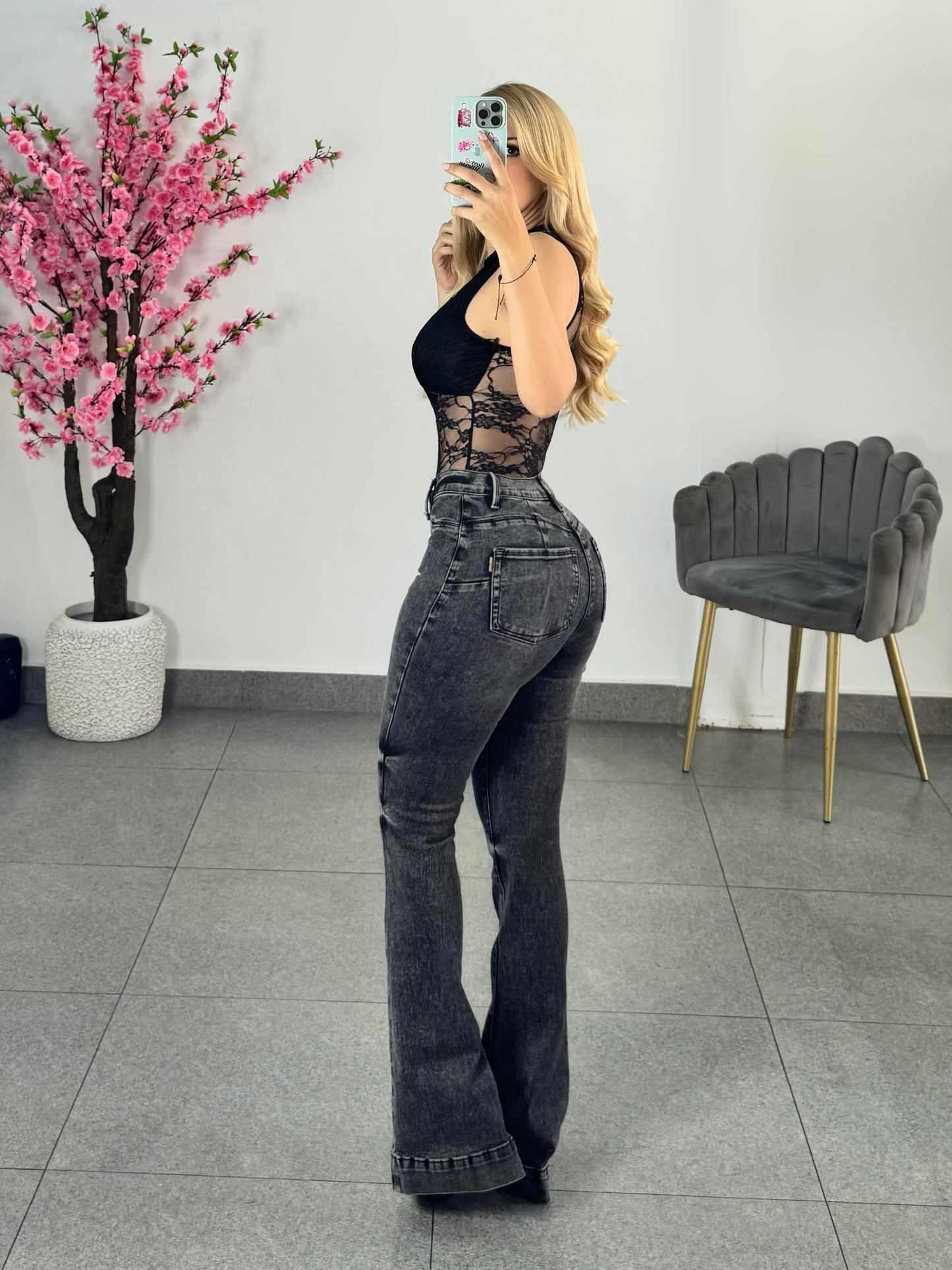 Vibrant jeans gris corte campana con doble push up