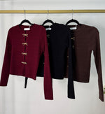 Sueter vino moños dorados