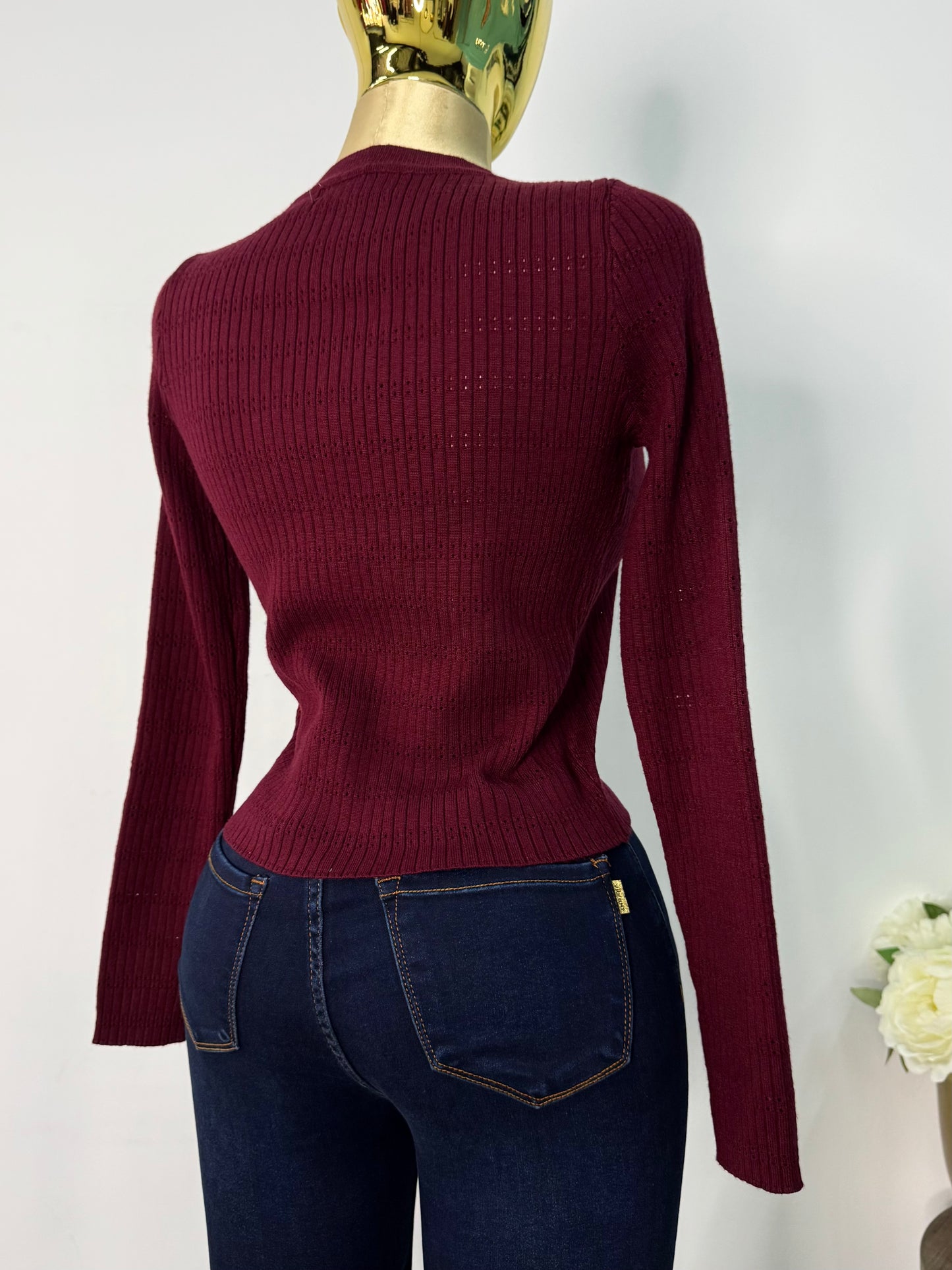 Sueter vino moños dorados