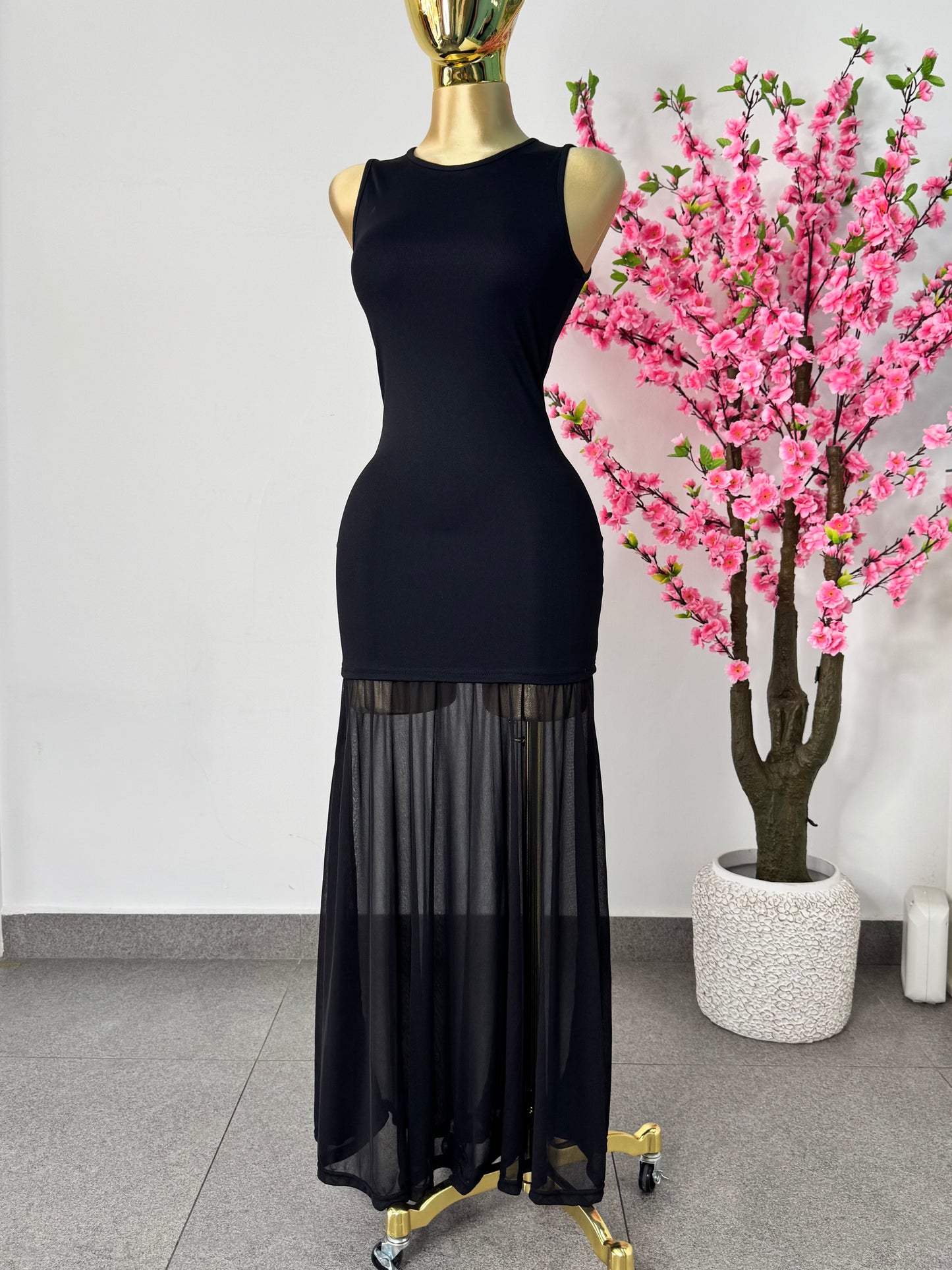 Vestido negro transparencia