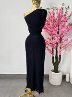 Vestido negro manga asimétrica mesh