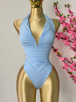 Body azul con escote
