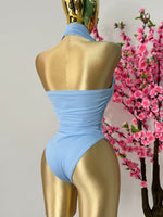 Body azul con escote