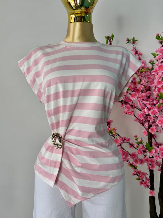 Blusa rayada rosa con detalle dorado