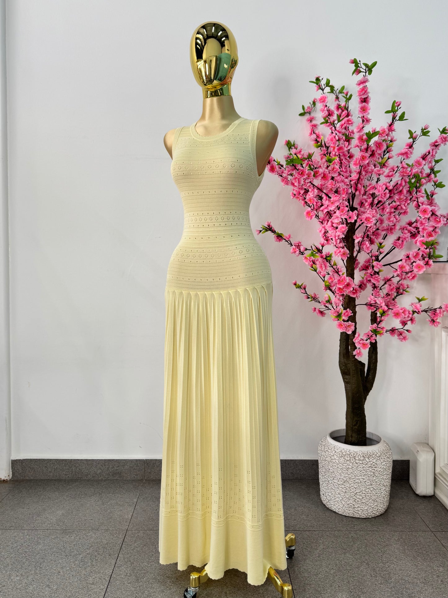 Vestido amarillo punto