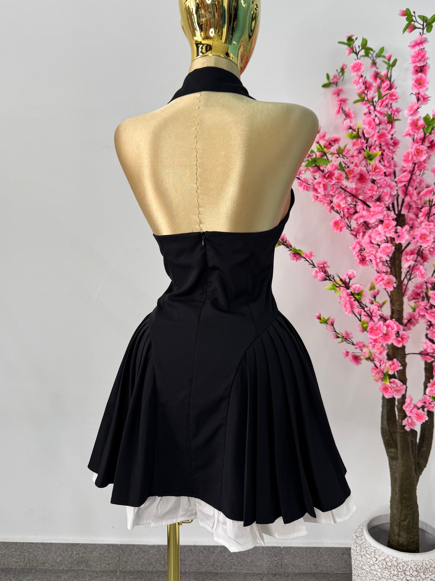 Vestido halter plisado negro