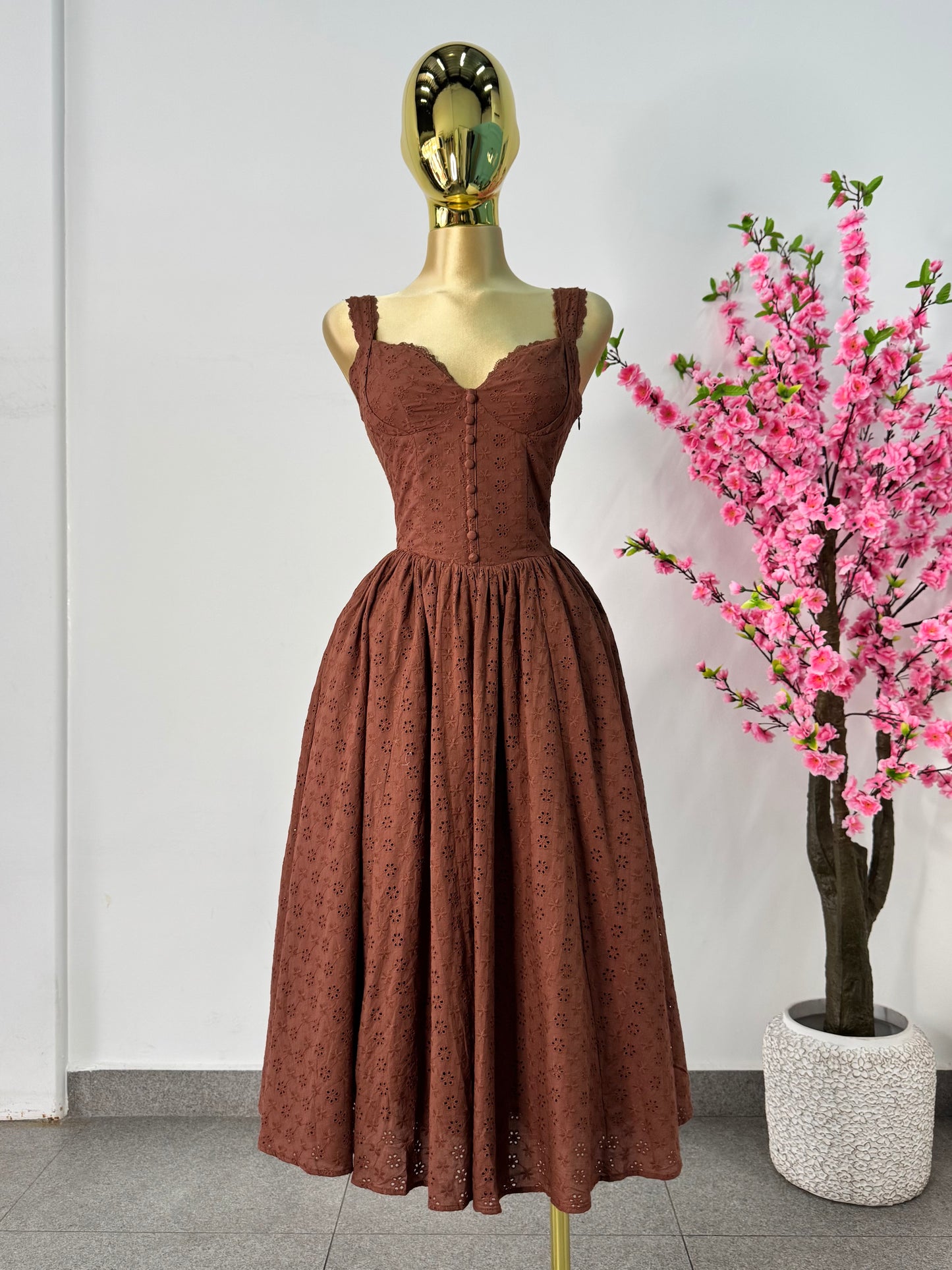 Vestido cafe bordado
