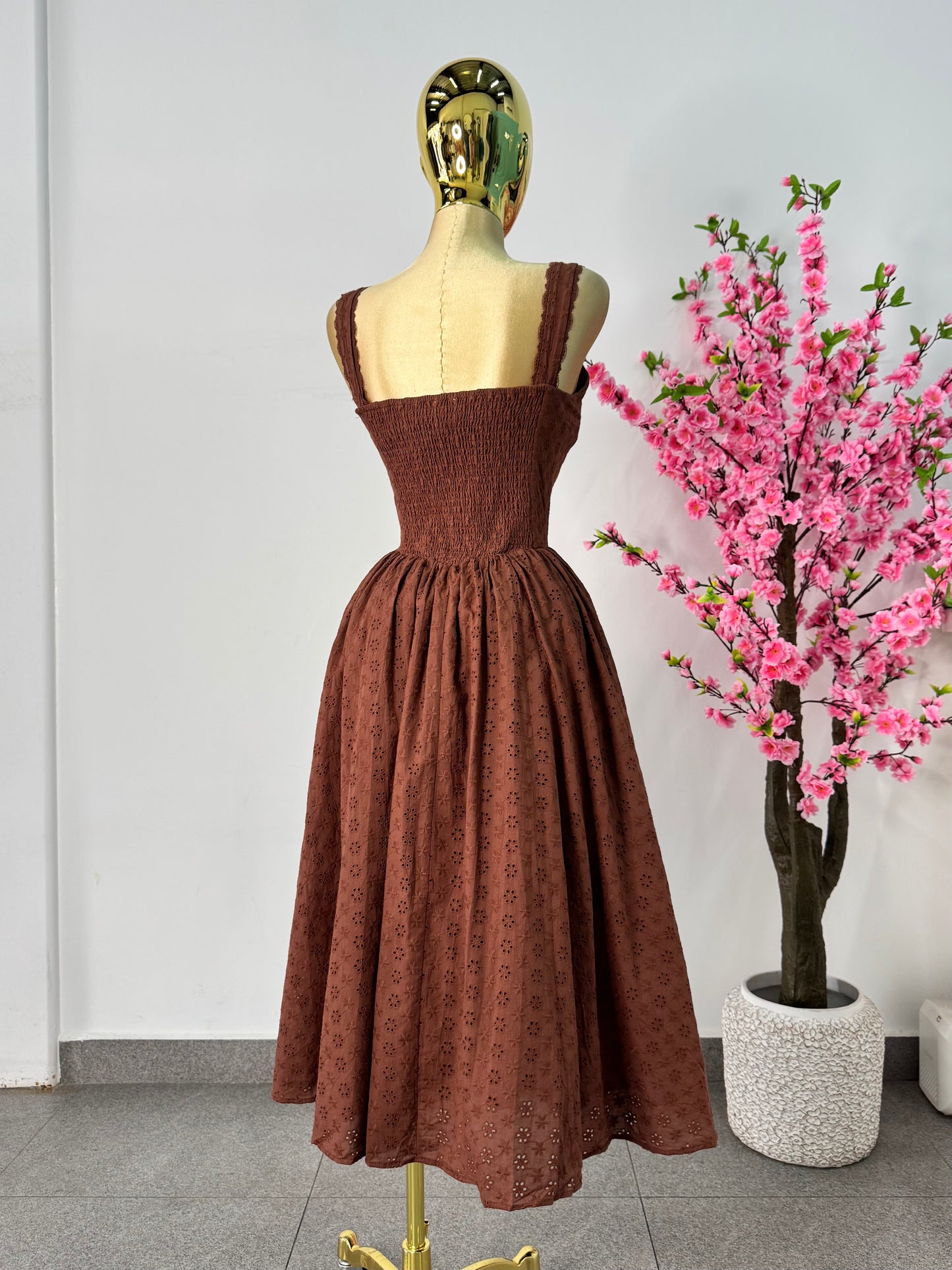 Vestido cafe bordado