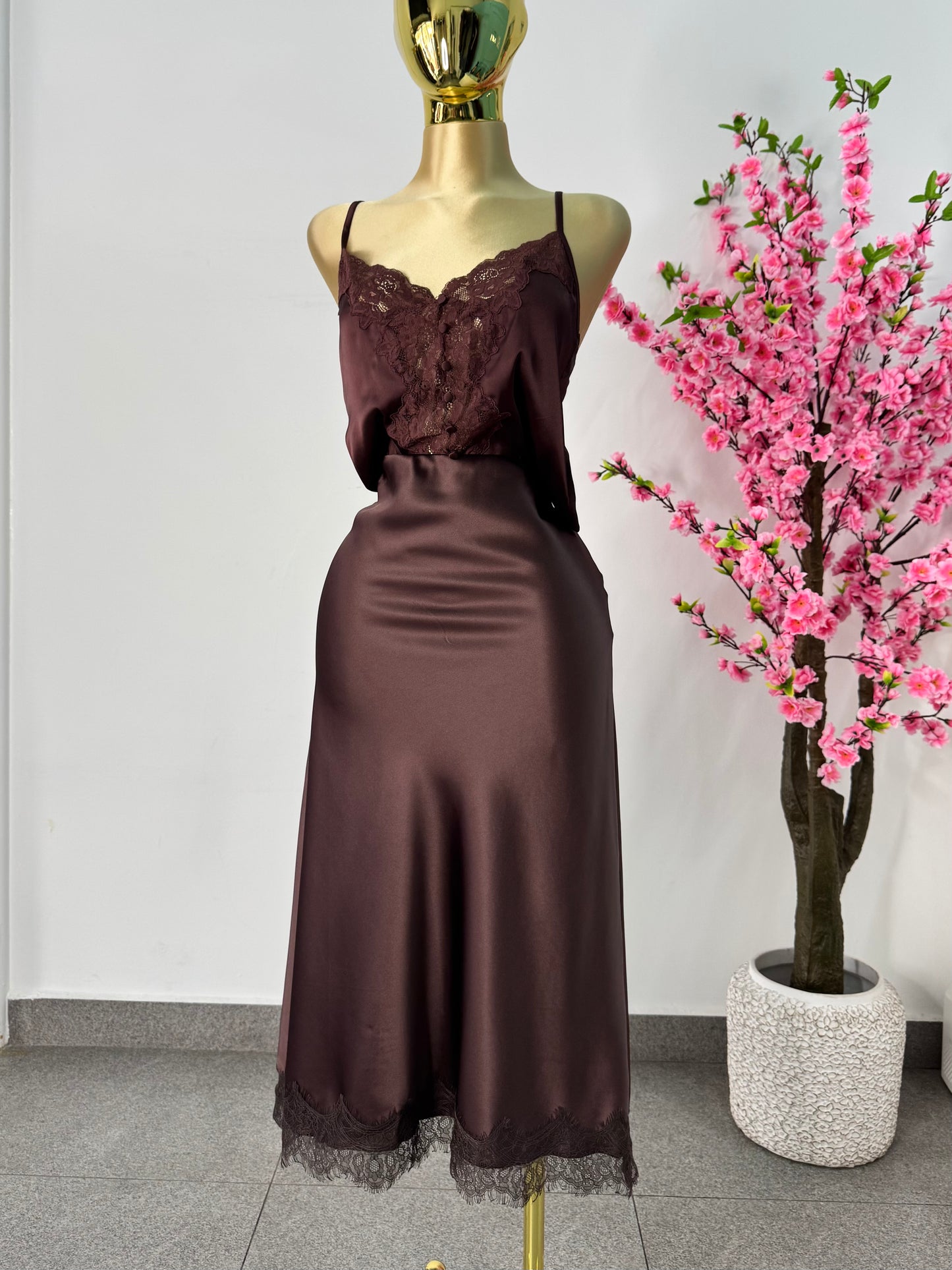 Falda satin cafe encaje