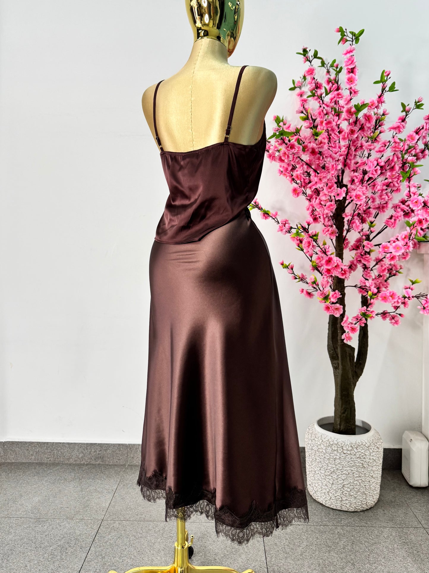 Falda satin cafe encaje