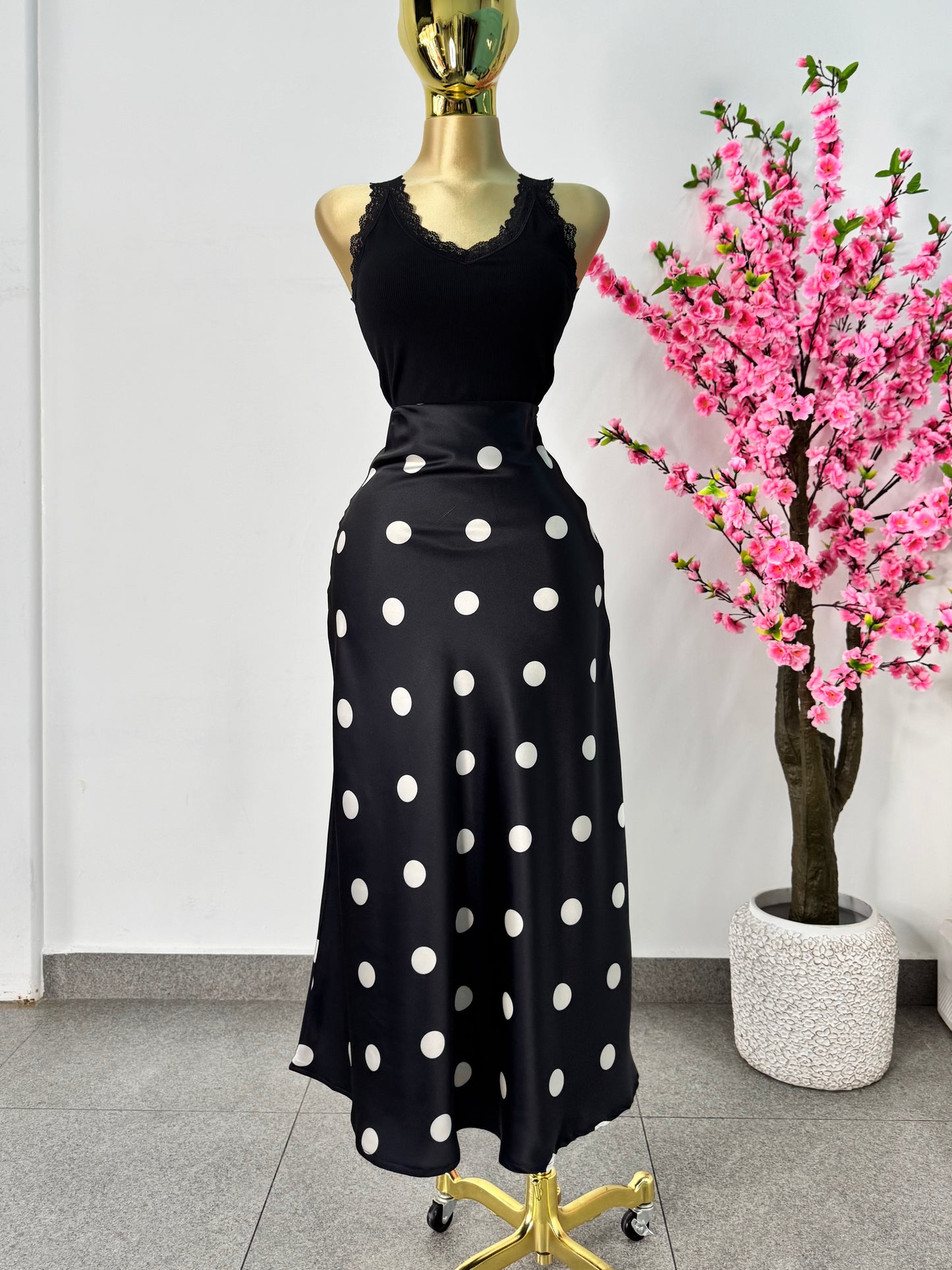 Falda negra polka