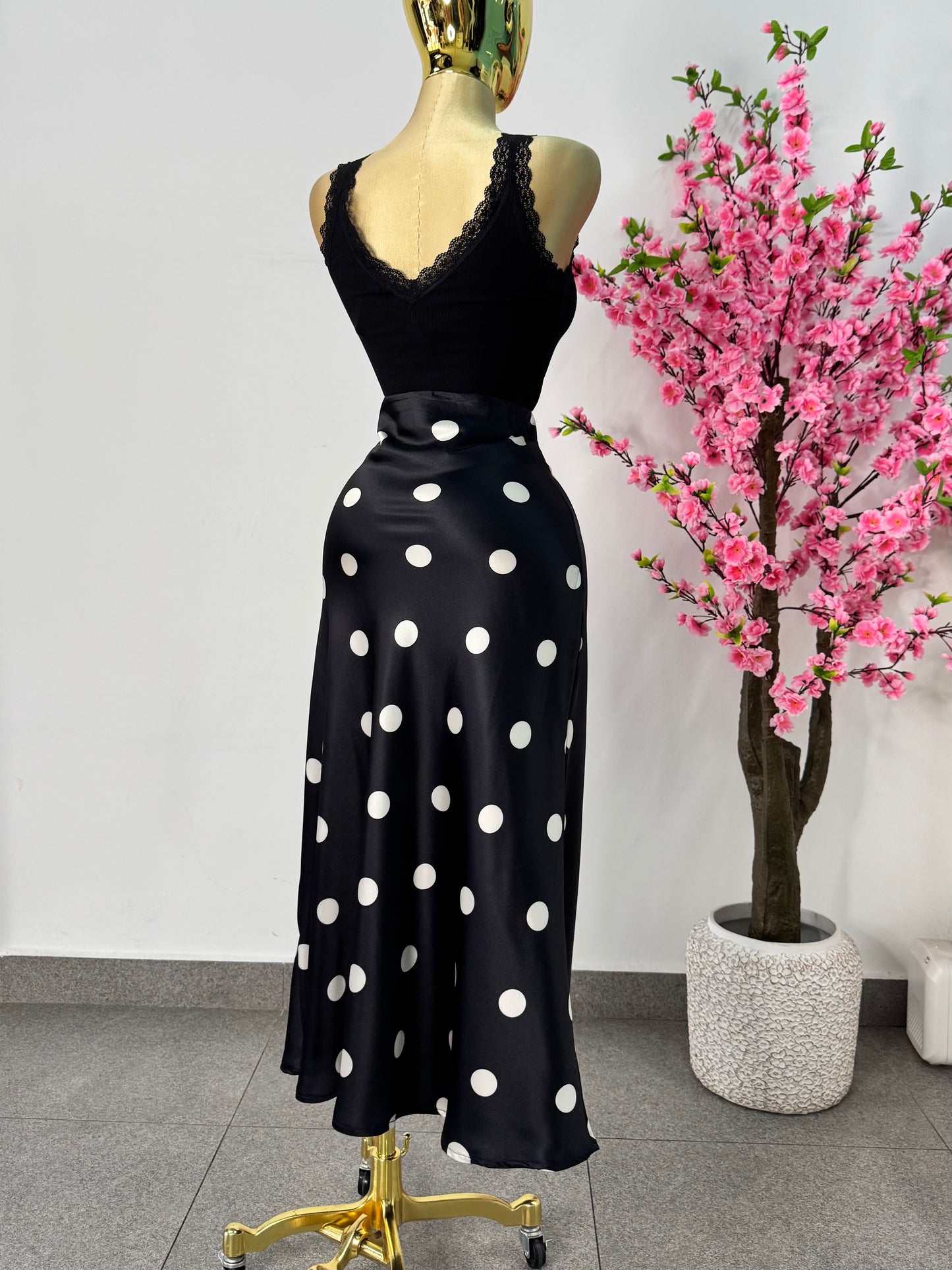 Falda negra polka