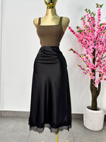 Falda Satin negra encaje