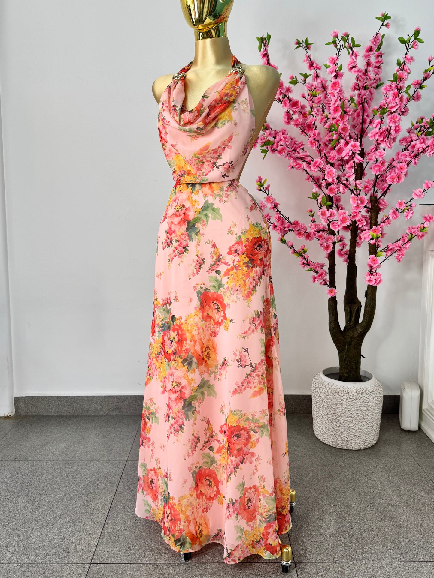 Vestido halter floreado coral