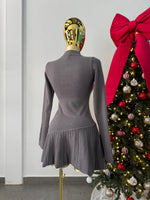 Vestido plisado gris