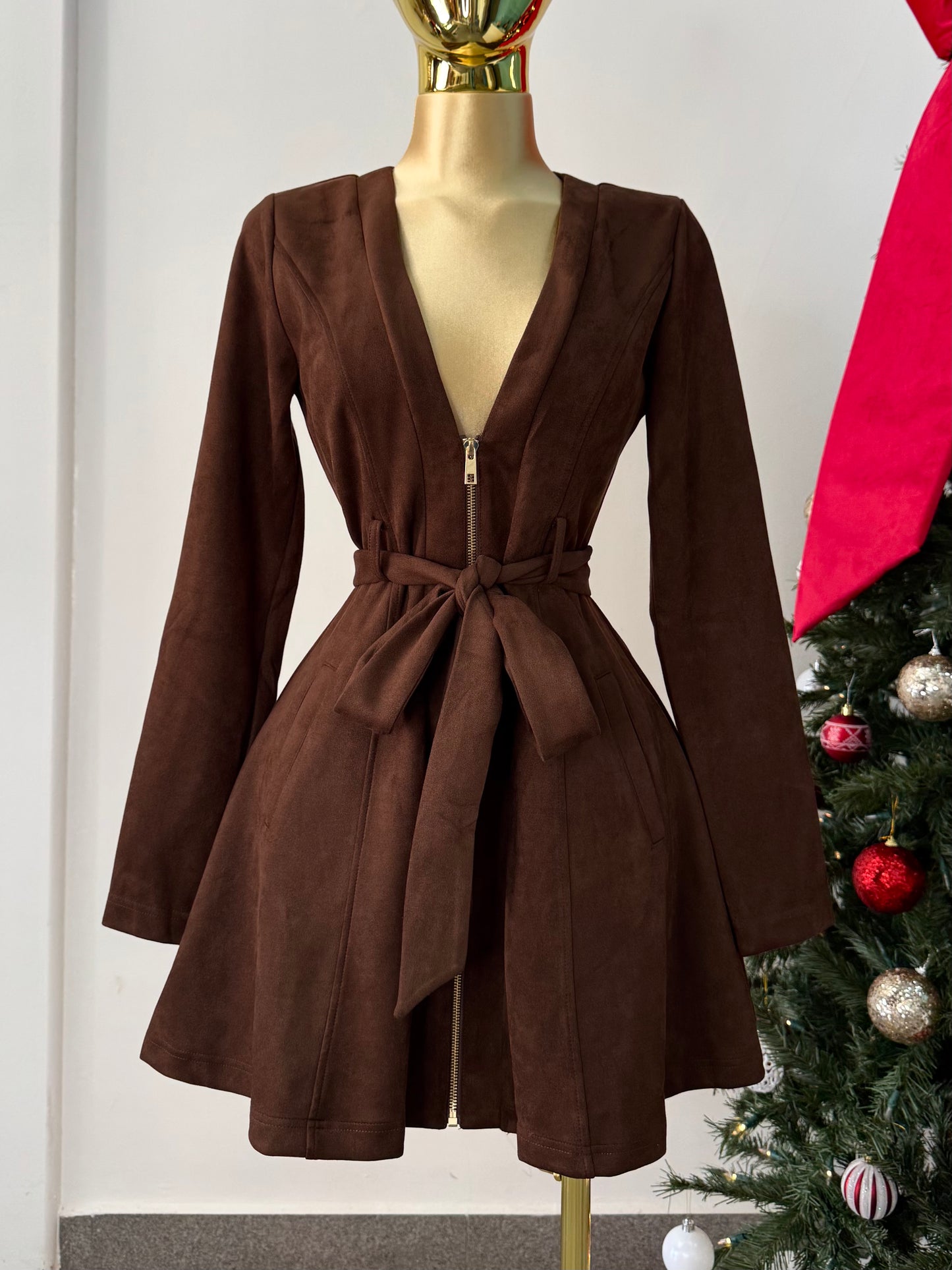 Vestido gamuza chocolate con cierre