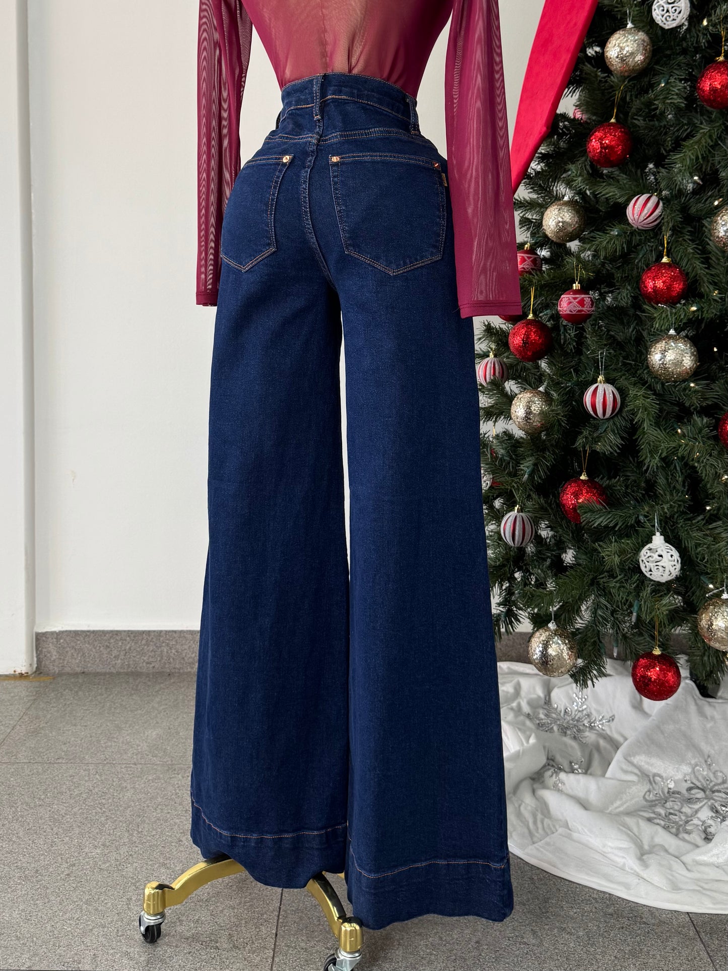 Vibrant corte recto oscuro dobles abajo