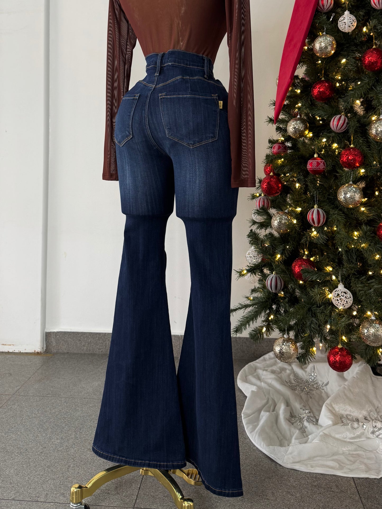 Vibrant corte campana tono oscuro