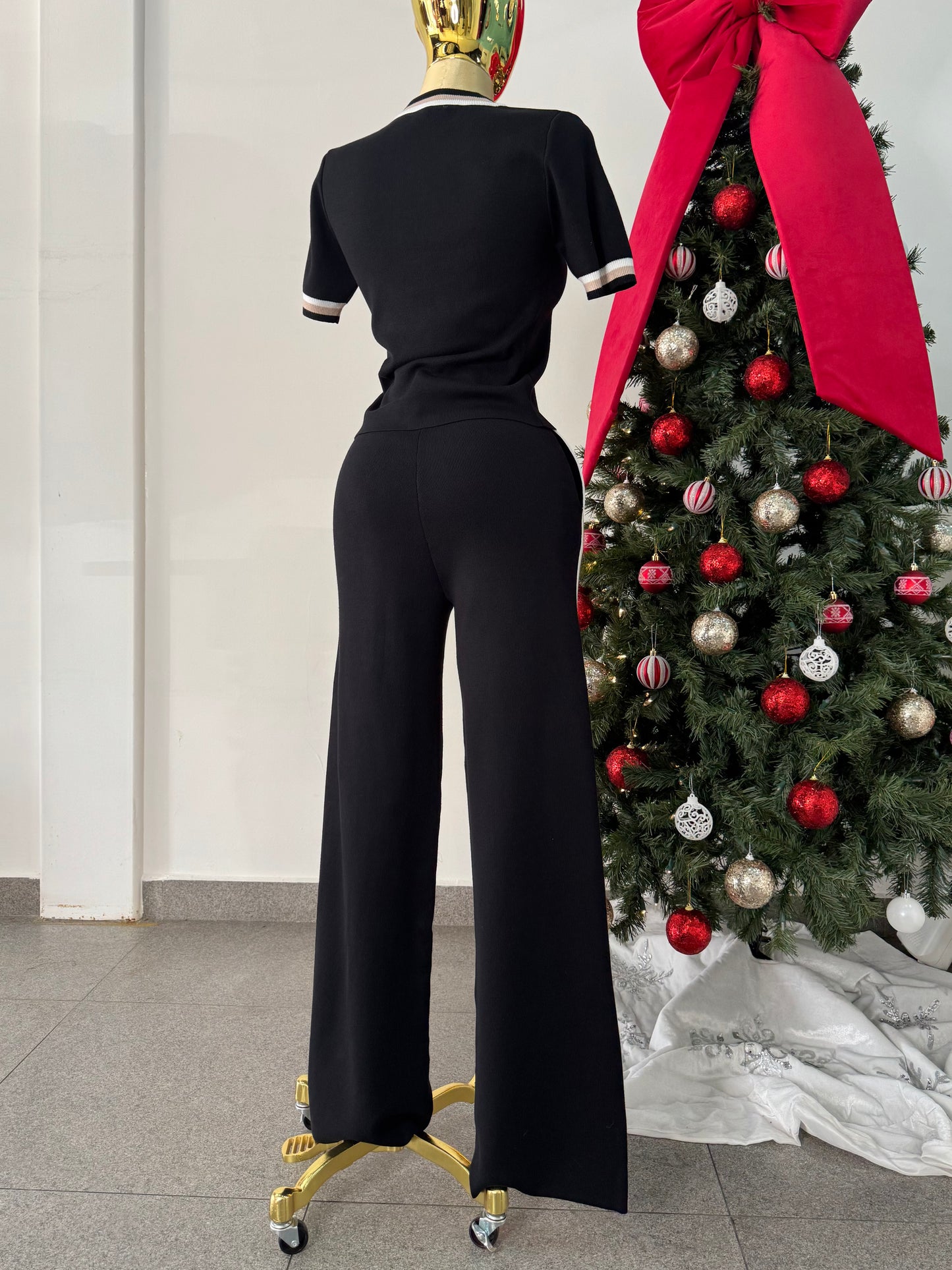 Conjunto de pans negro franjas blancas