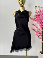 Vestido satin halter negro con encaje