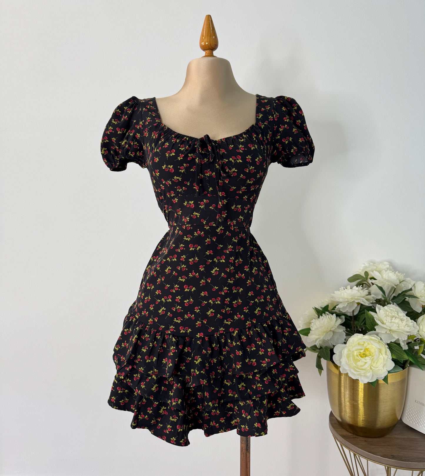 Vestido negro con flores