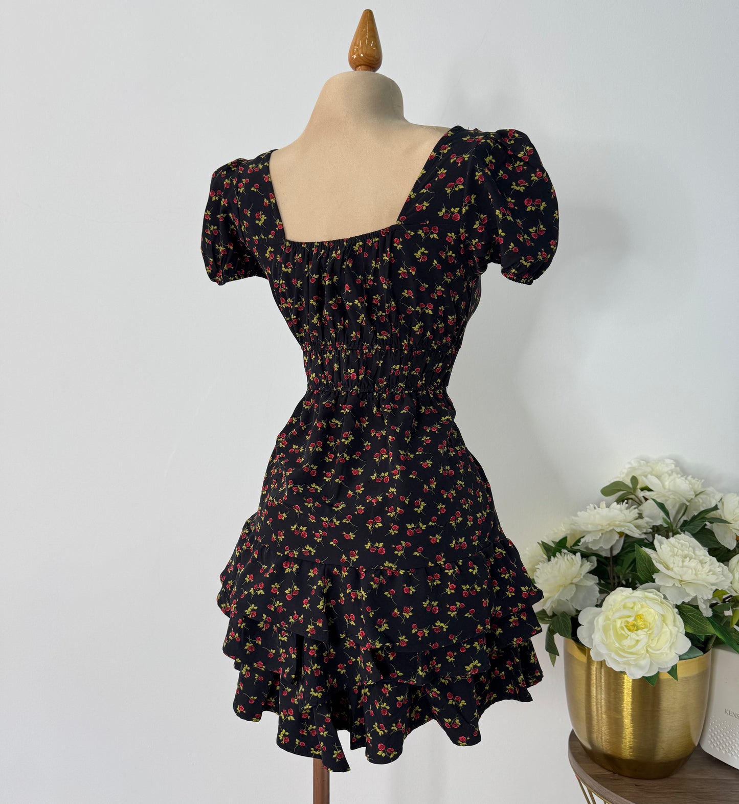 Vestido negro con flores