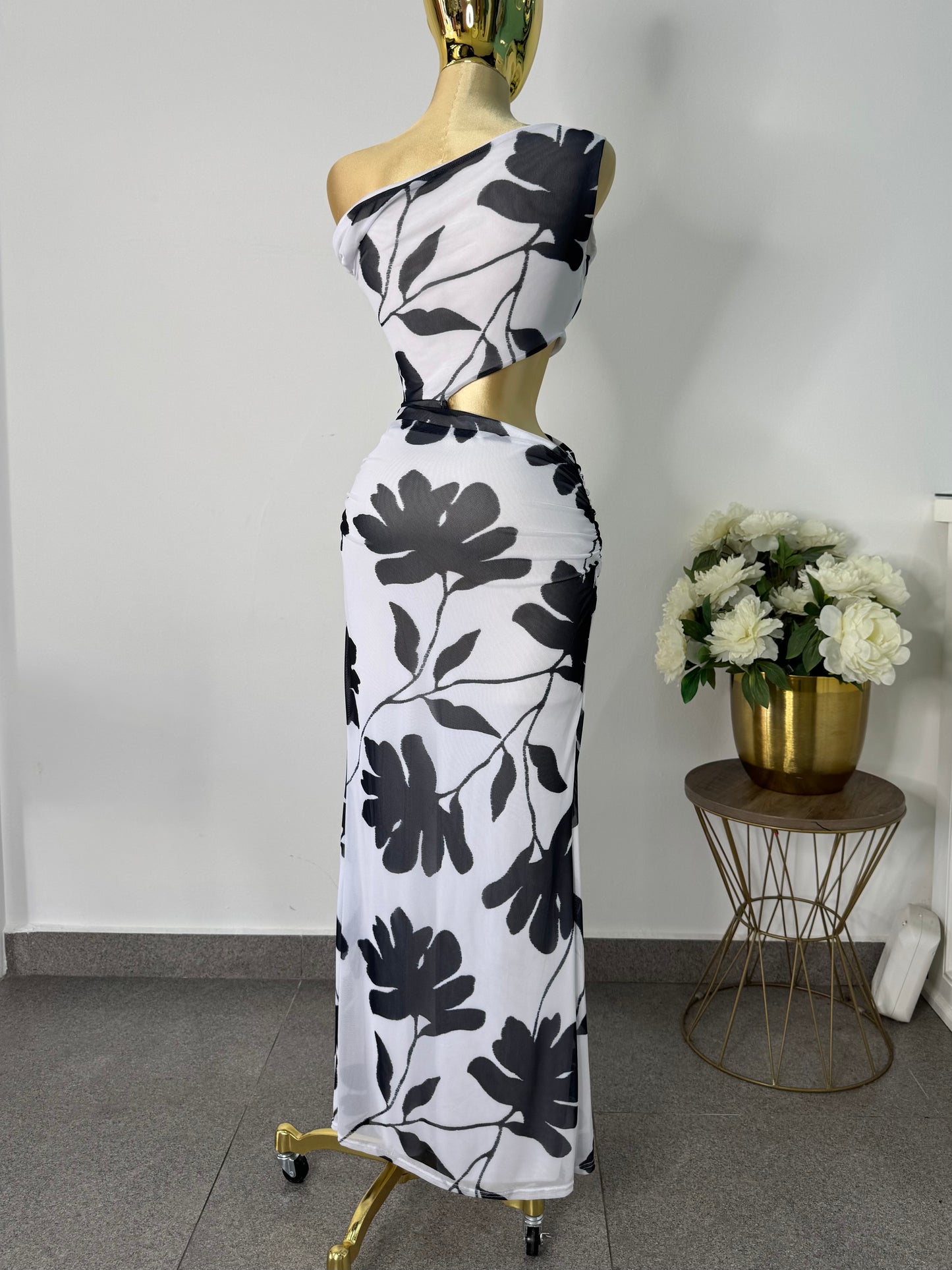 Vestido blanco con negro mesh