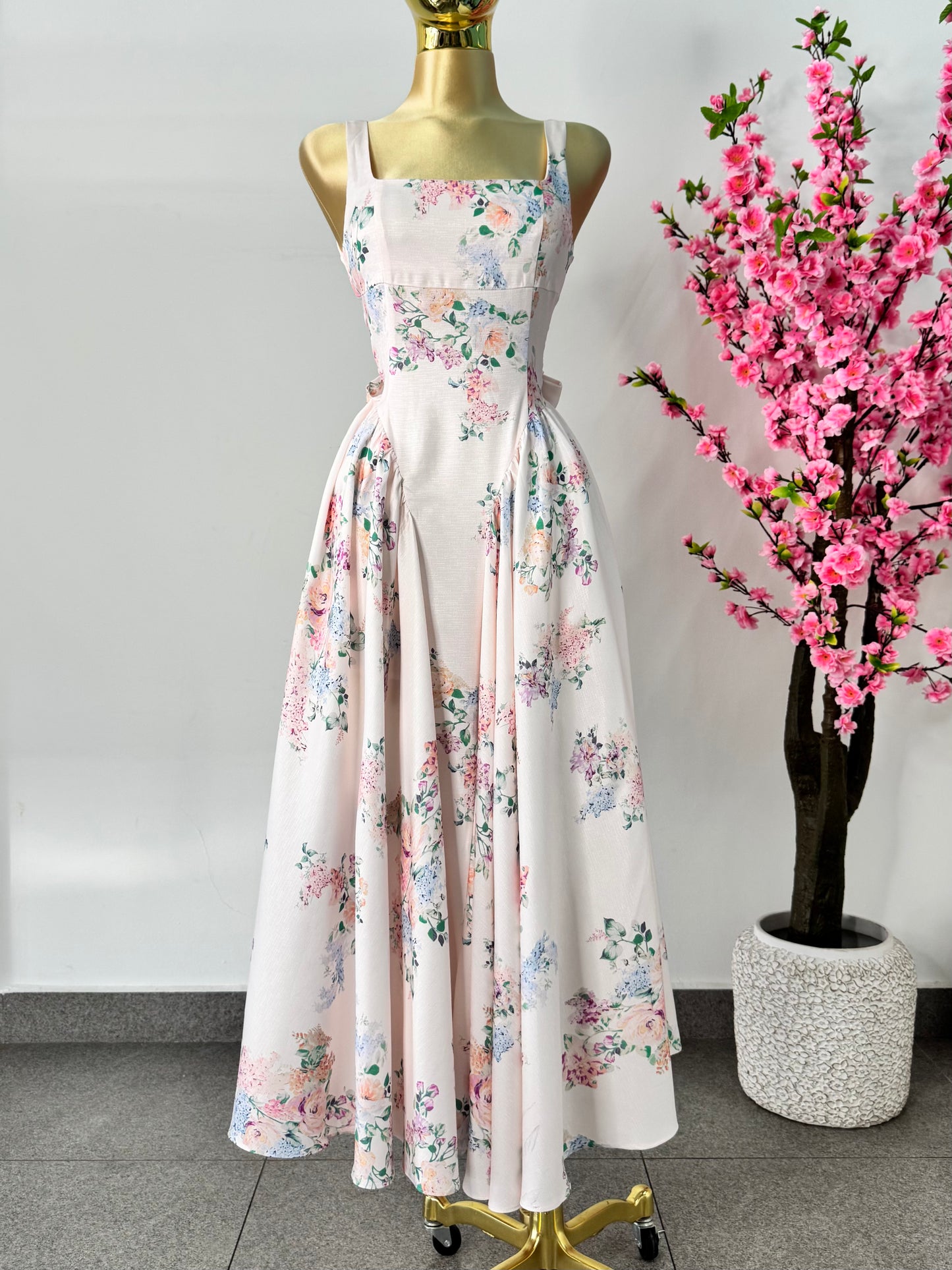 Vestido midi rosa pastel floreado