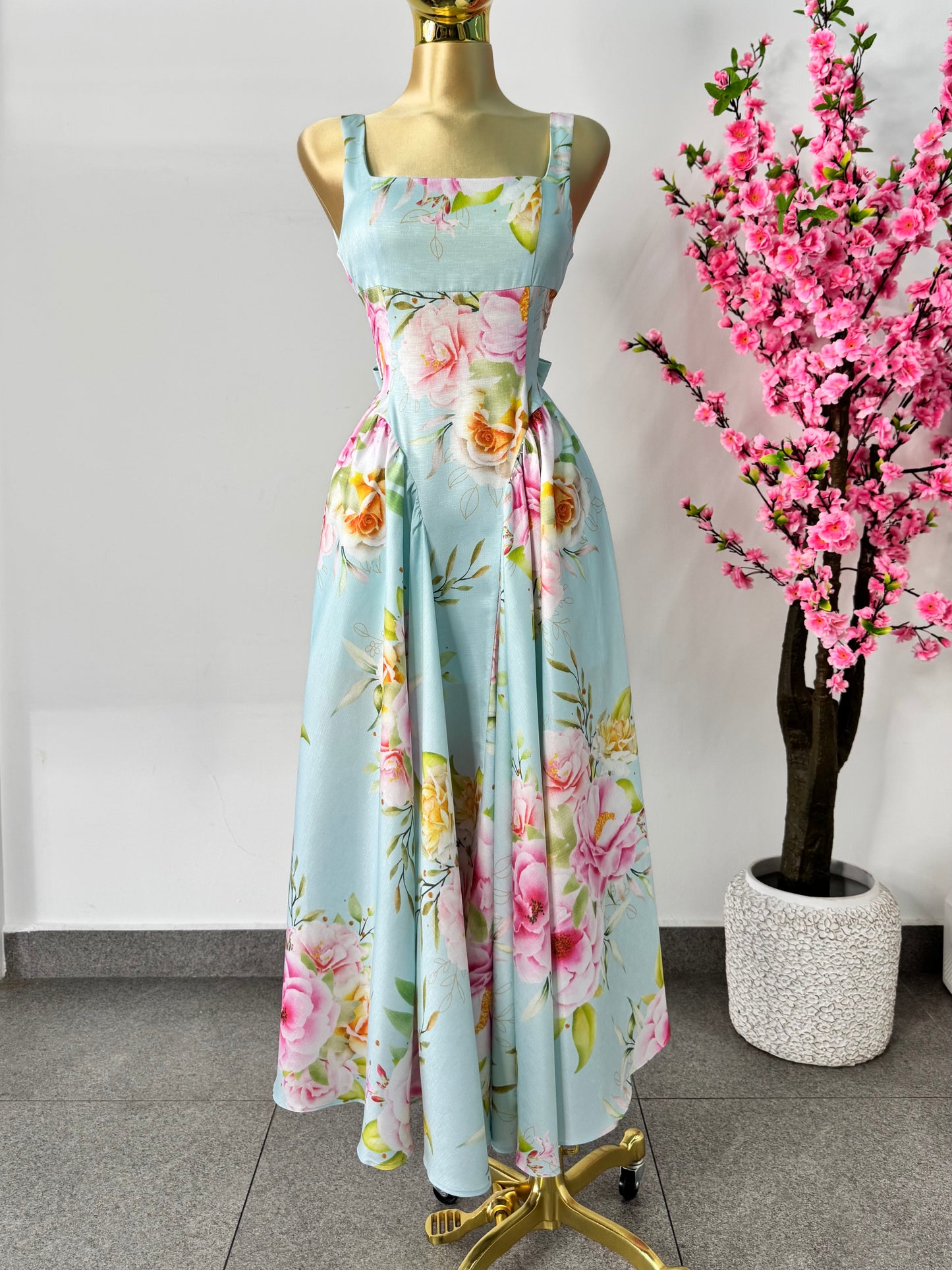 Vestido midi azul floreado