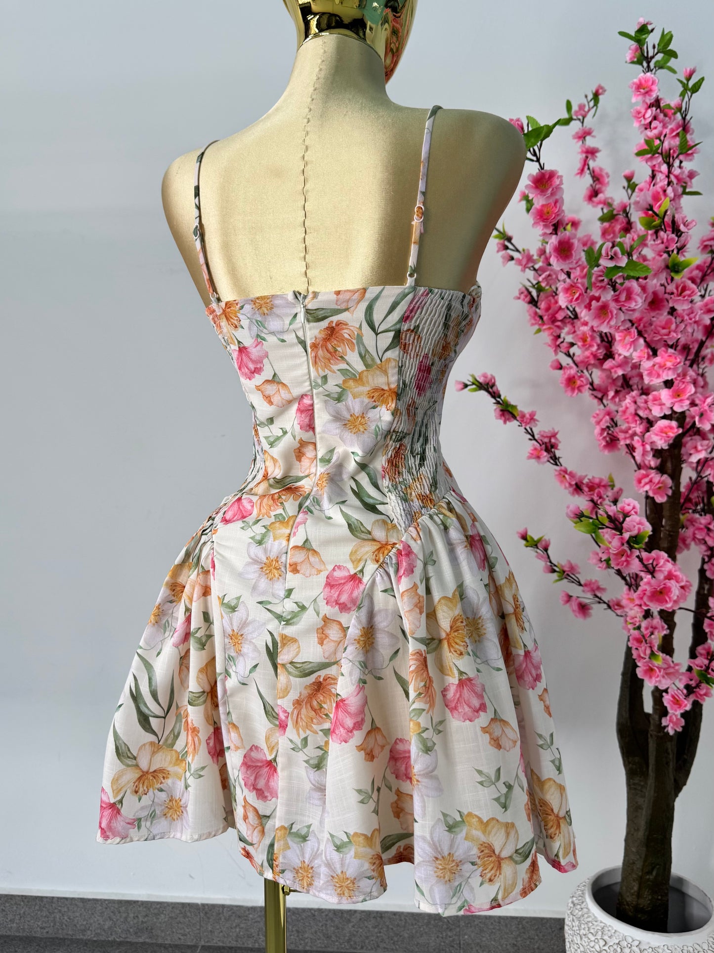 Vestido corto floreado tonos naranja