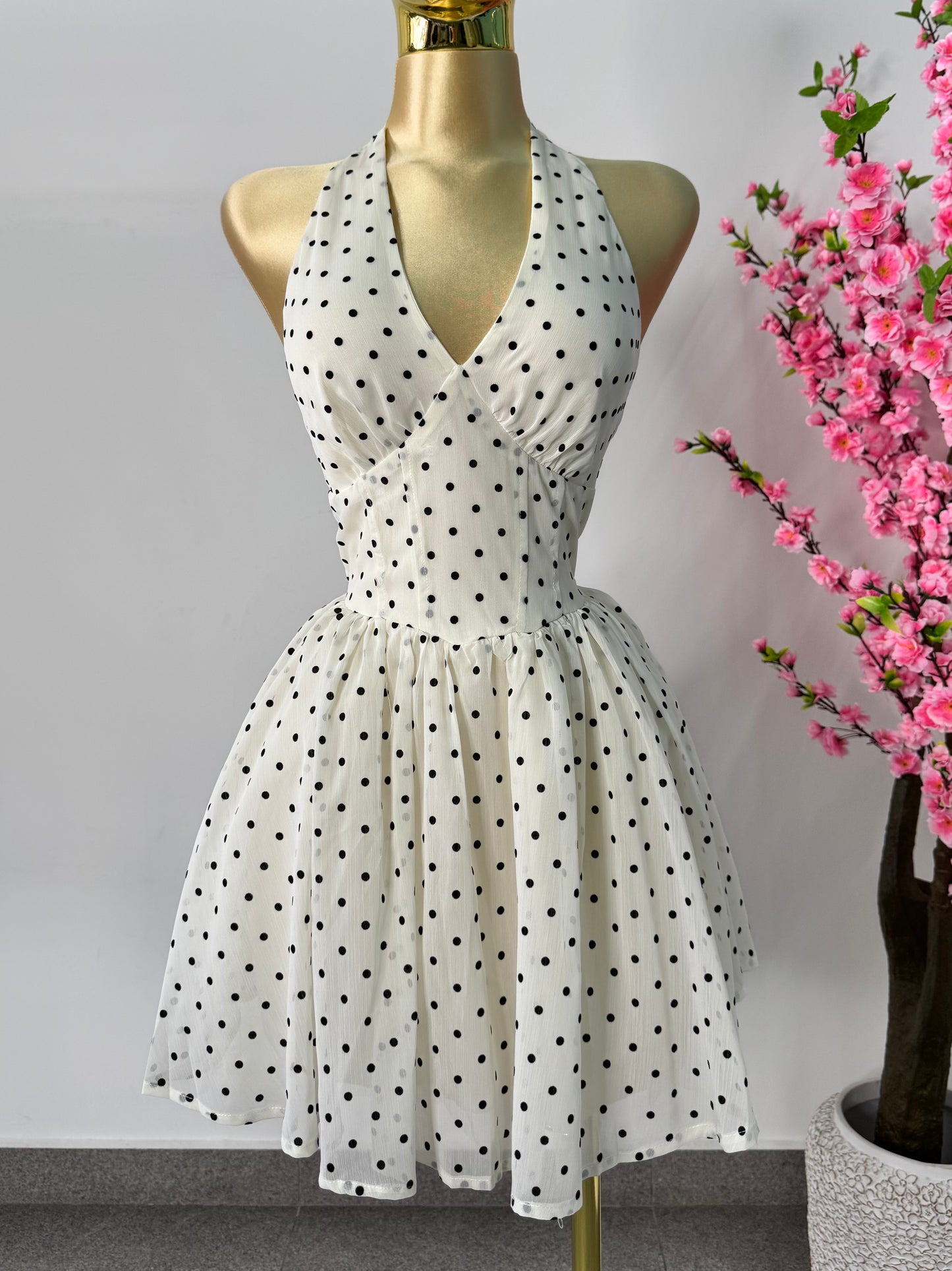 Vestido corto halter polka beige con negro