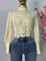 Blusa encaje amarilla manga larga