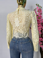 Blusa encaje amarilla manga larga