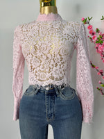 Blusa encaje rosa pastel manga larga