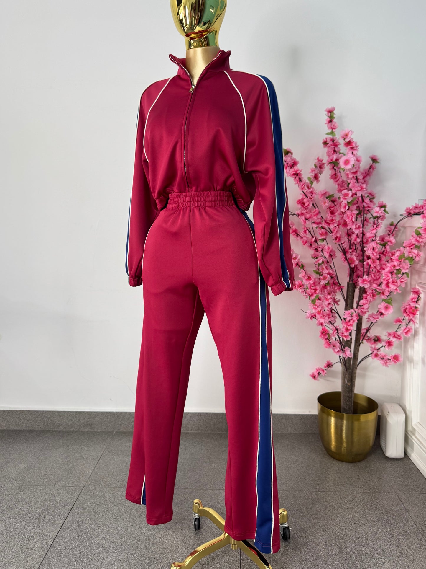 set de pana rojo con franja azul