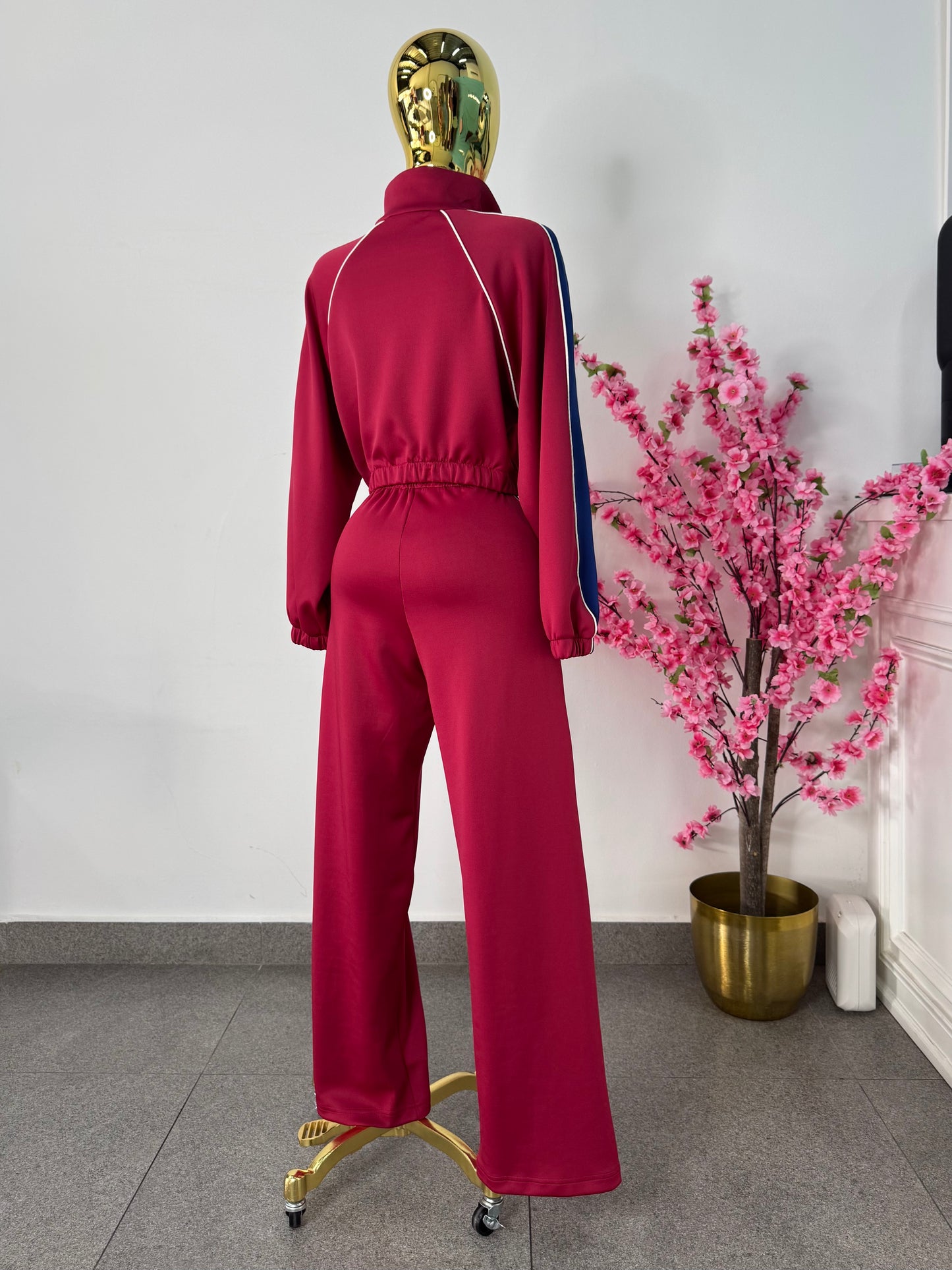 set de pana rojo con franja azul