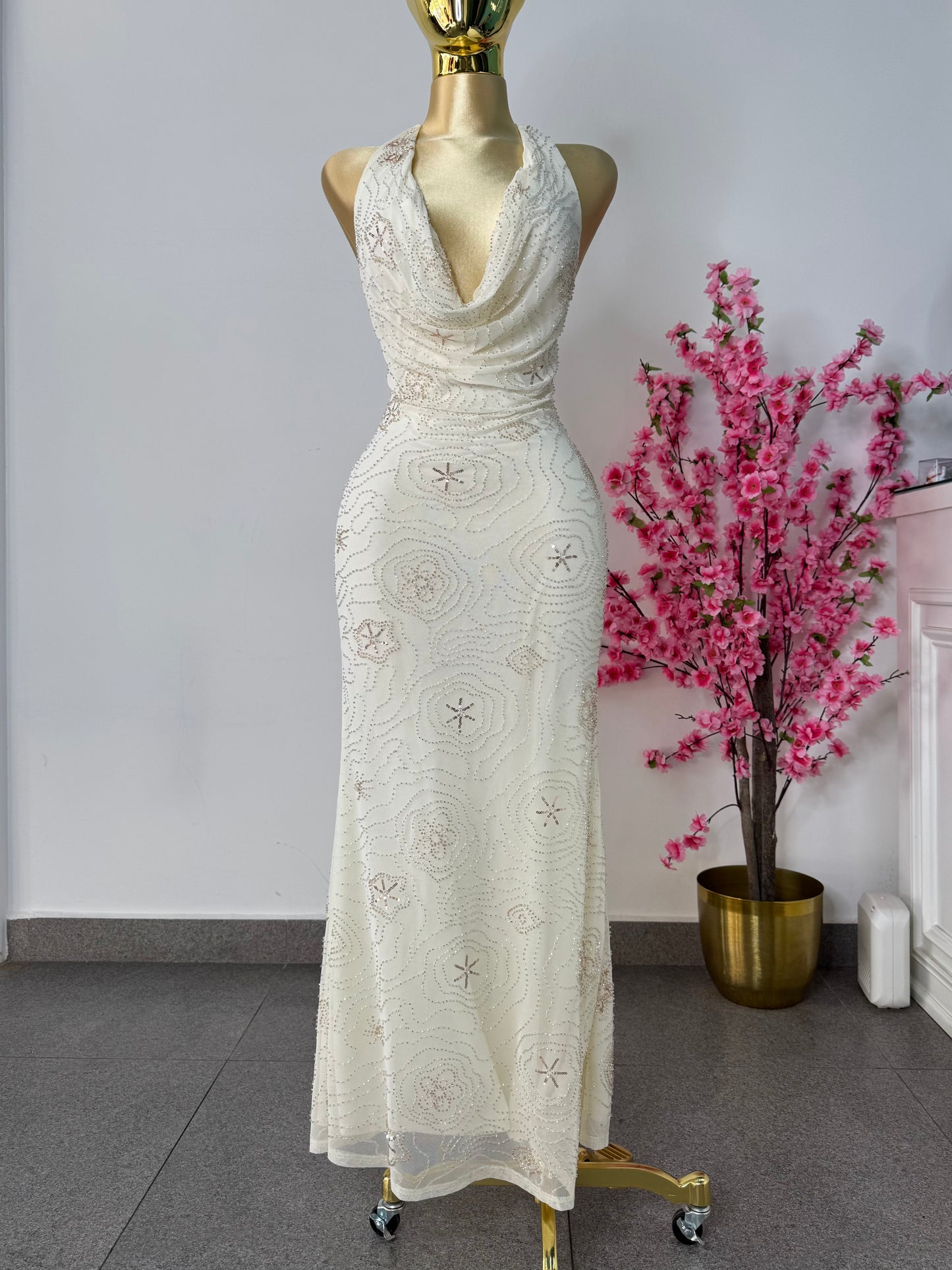 Vestido beige con chaquira