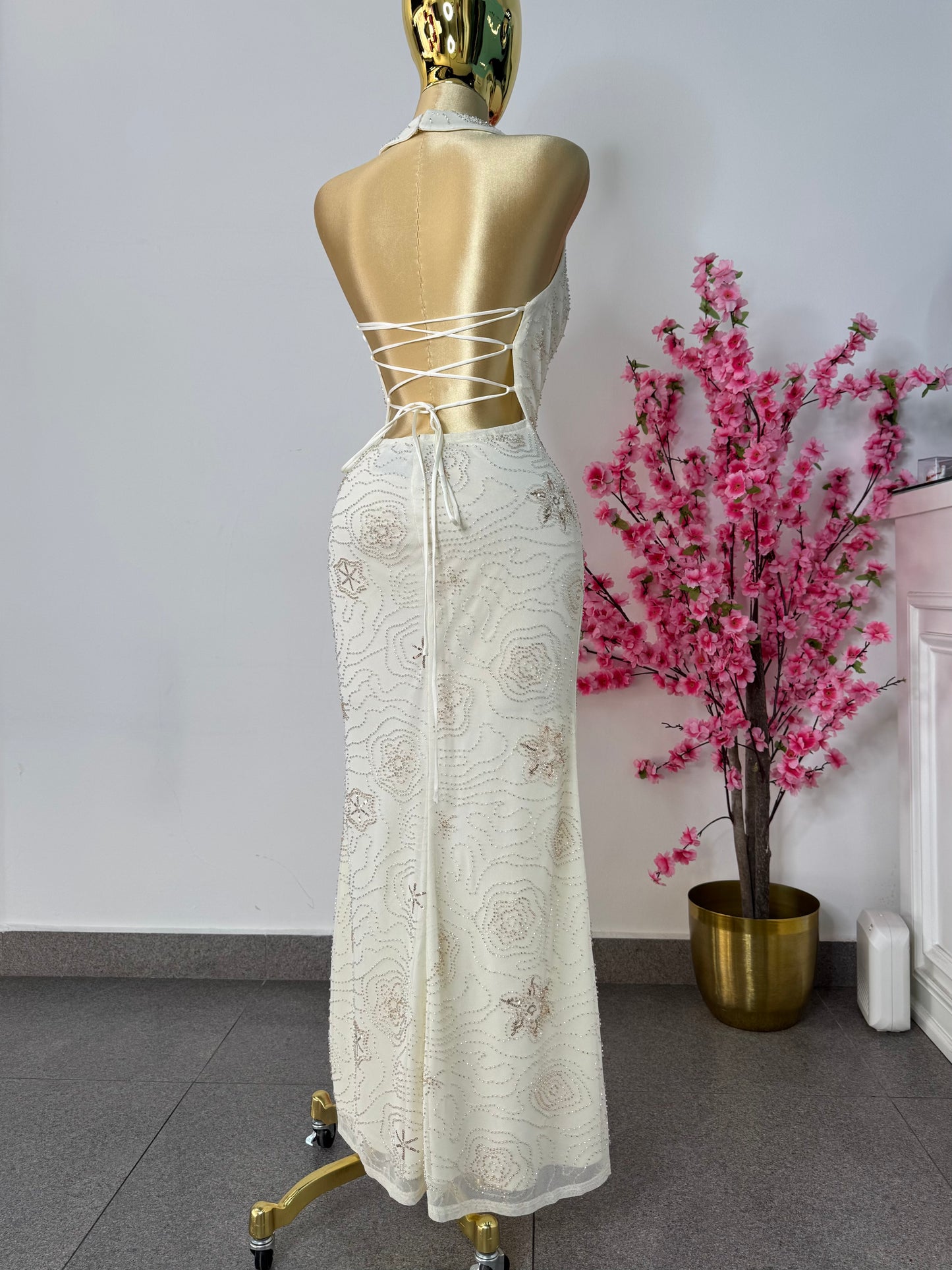 Vestido beige con chaquira