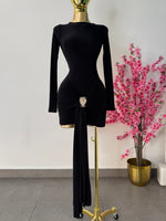 Vestido negro corto detalle dorado