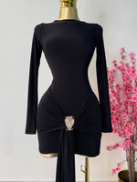 Vestido negro corto detalle dorado