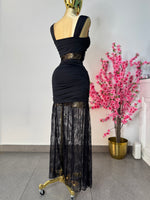 Set de falda y top negro con encaje