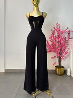 Palazo negro con encaje