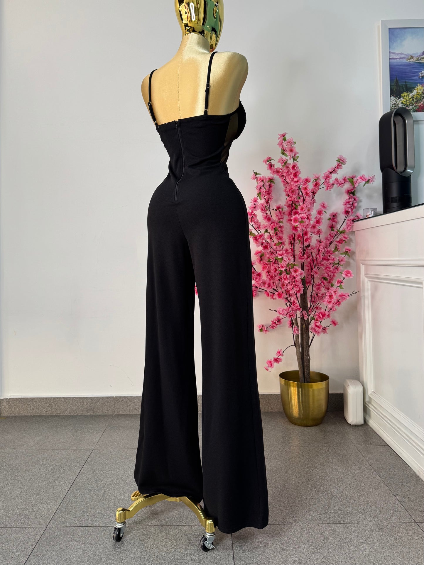 Palazo negro con encaje