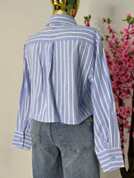 Camisa rayada azul con blanco