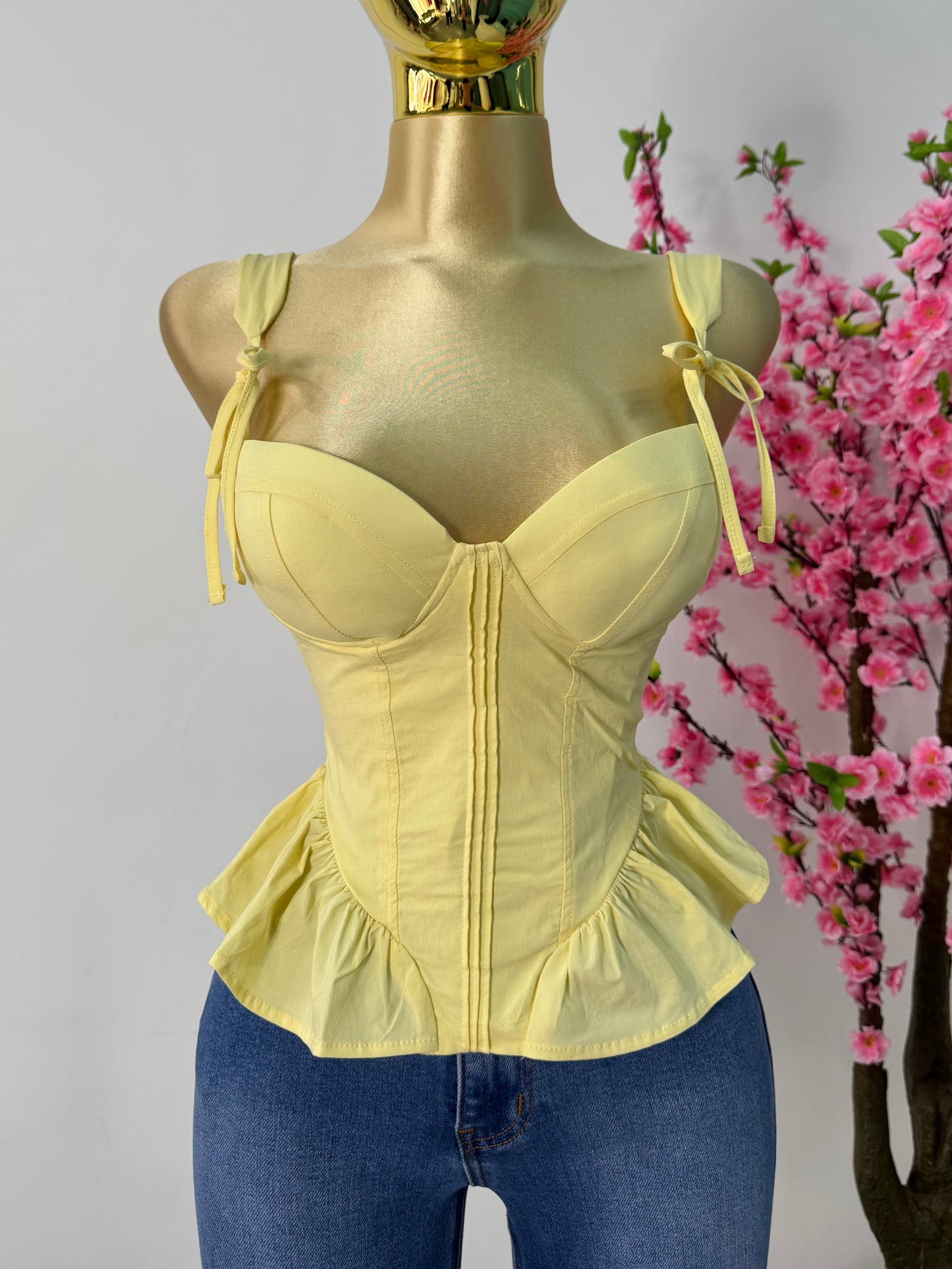 Top amarillo con copas