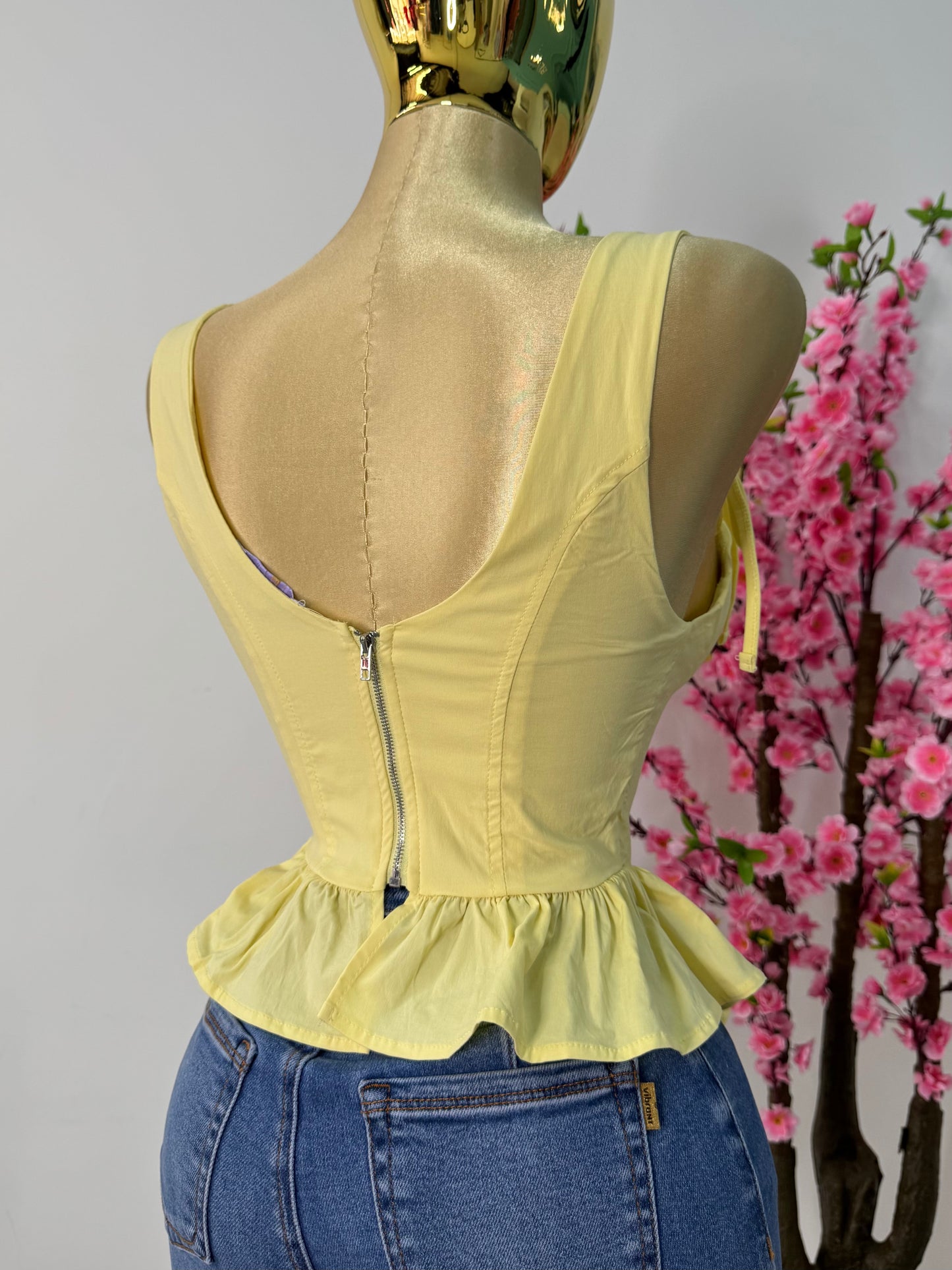 Top amarillo con copas