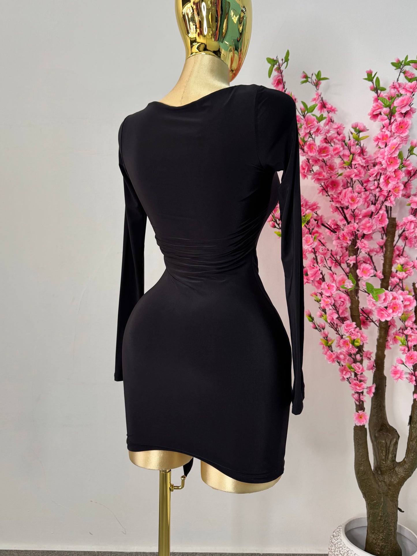 Vestido corto licra negro con detalle dorado